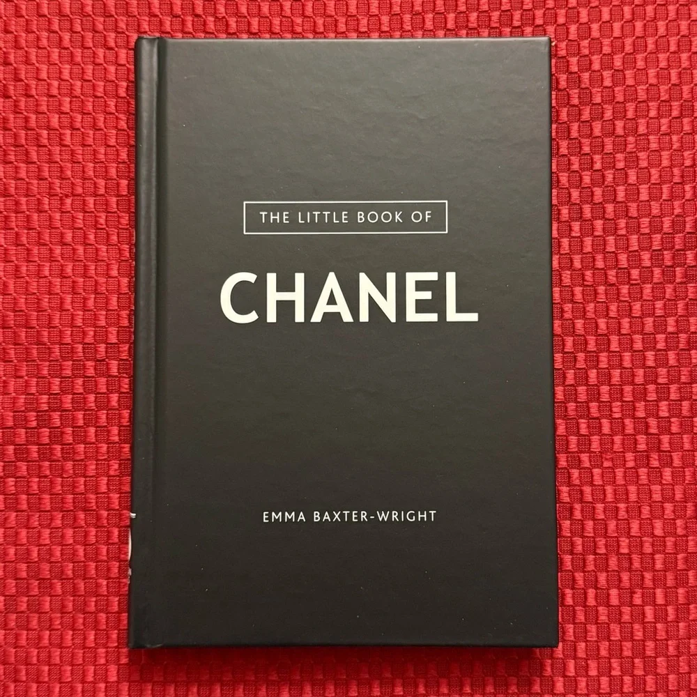 Fashion Books - Picture 8 of 10